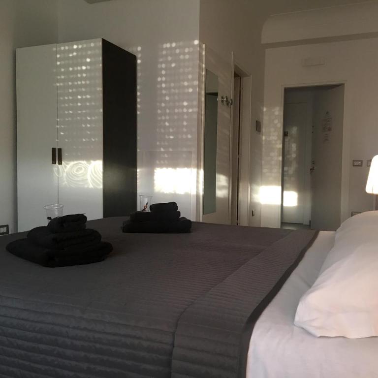 Your House By Ale - Camera Tripla con Bagno Privato - 24