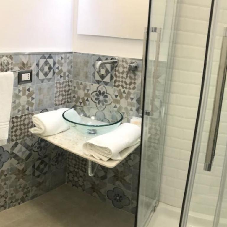 Lemon Rooms Sorrento - Camera Matrimoniale con Bagno Privato Esterno - 9
