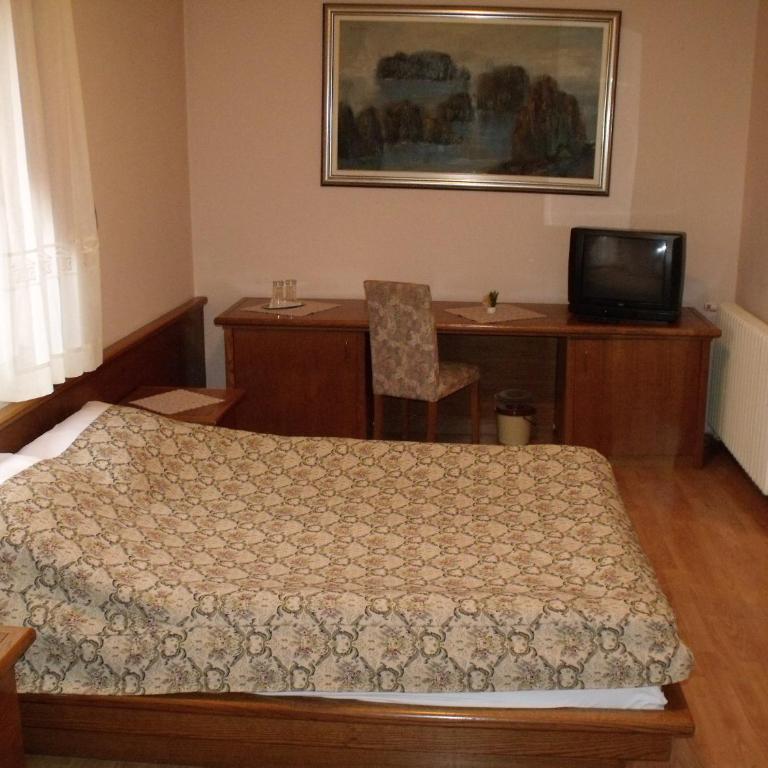 Garni Hotel PBG - Suite with Balcony - 1