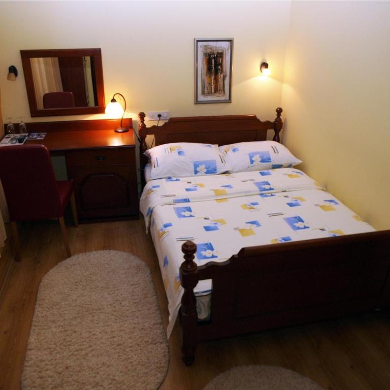 Hotel Laguna - Budget Double Room - 10