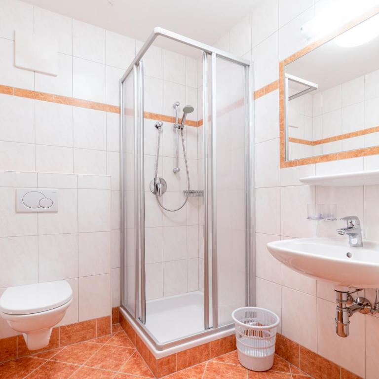 Feriengut Fingerhof - Double Room with Balcony - 8