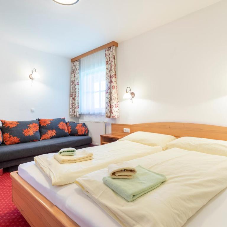 Feriengut Fingerhof - Deluxe Two-Bedroom Apartment with Balcony (9 Adults) - 8