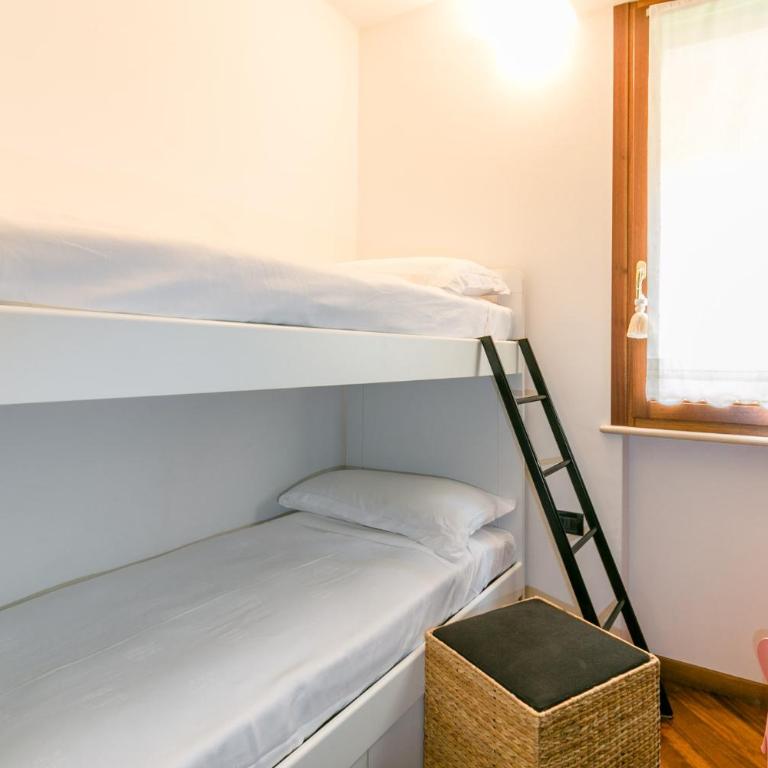 Sirmio Apartments - Primavera Stay - Family Apartment with Garden and Lake View - 4