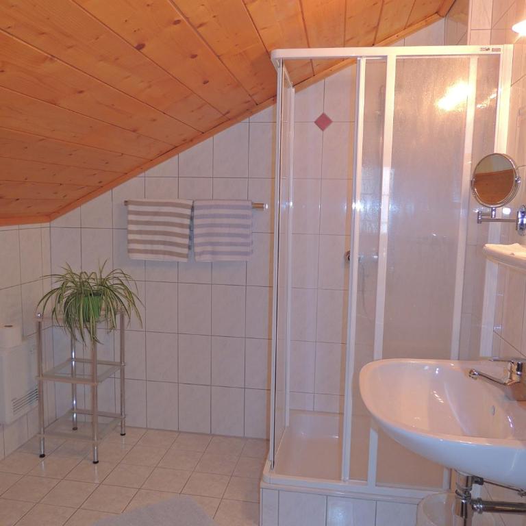 Pension Gatterer - Doppelzimmer mit Balkon - 3