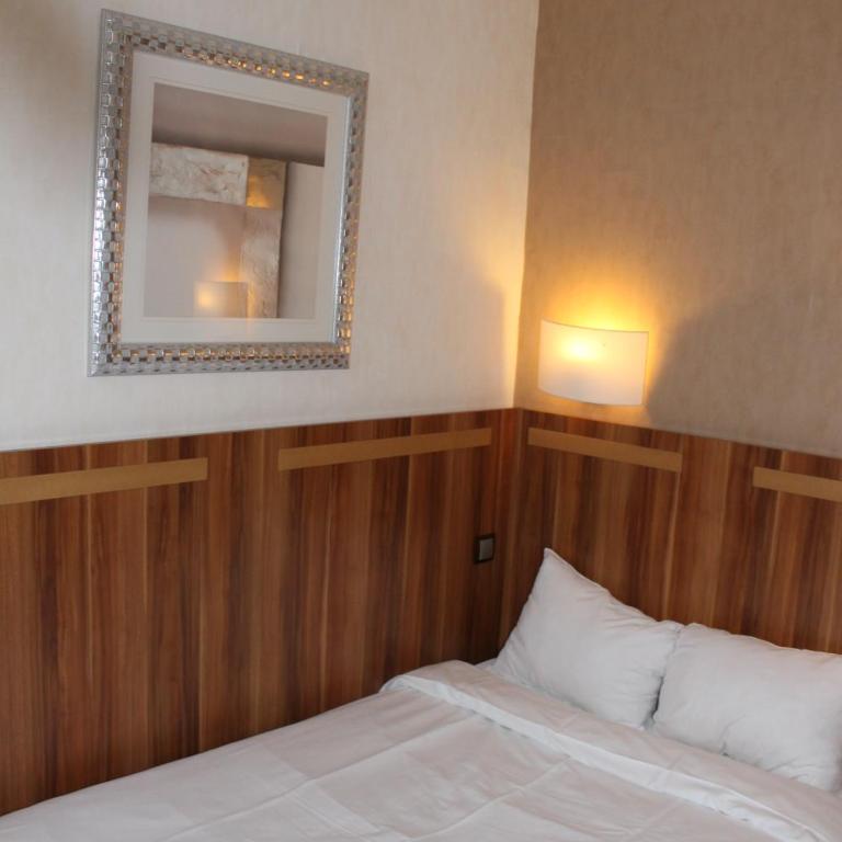 Hotel The Originals du Grand Monarque Nantes Gare - Chambre Simple Confort - 7