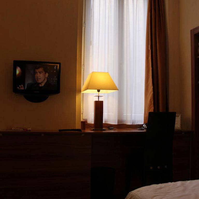 Hotel The Originals du Grand Monarque Nantes Gare - Chambre Simple Confort - 8
