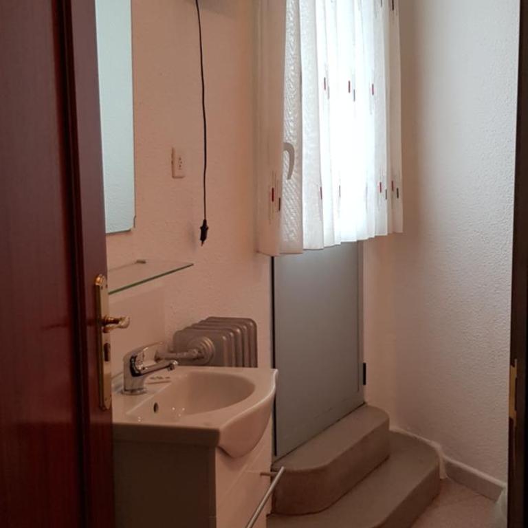 Pension Salamanca - Habitación Individual Estándar con baño compartido - 3