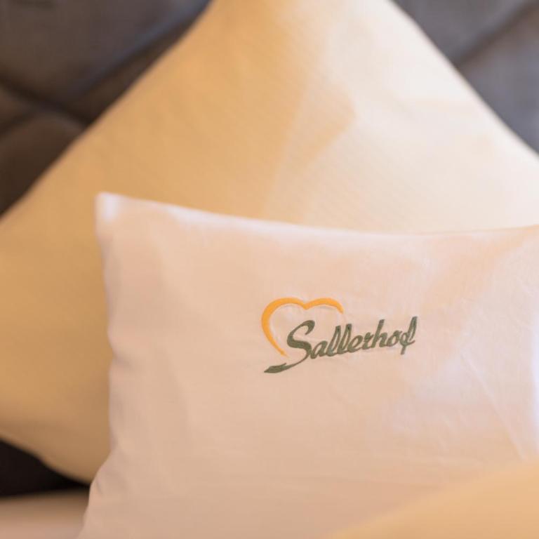 Garten - Hotel Sallerhof - Deluxe Dreibettzimmer - 11