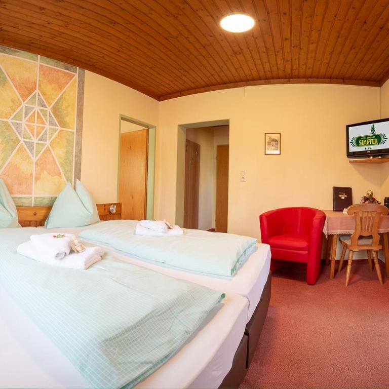 Hotel Landhof Simeter GMBH - Vierbettzimmer mit Bergblick - 3