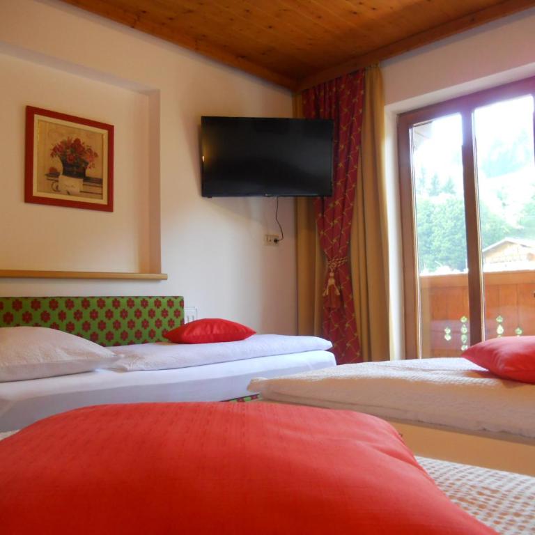 Pension Zeitlos - Doppelzimmer mit Zustellbett - 9