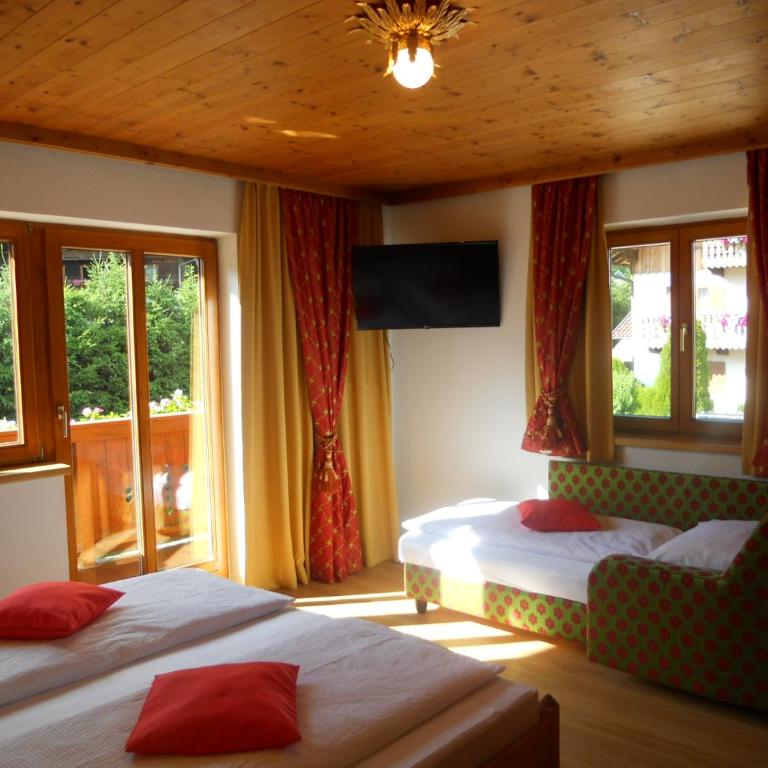 Pension Zeitlos - Doppelzimmer mit Zustellbett - 4