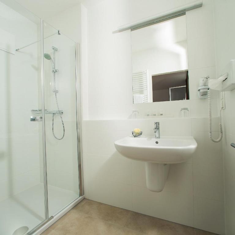 Hotel Garni Toscanina - Adults Only - Superior Doppelzimmer mit Poolblick - 3