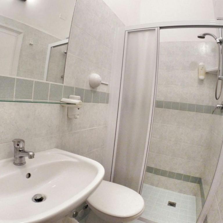Hotel Villa Caterina - Camera Quadrupla con Bagno - 3
