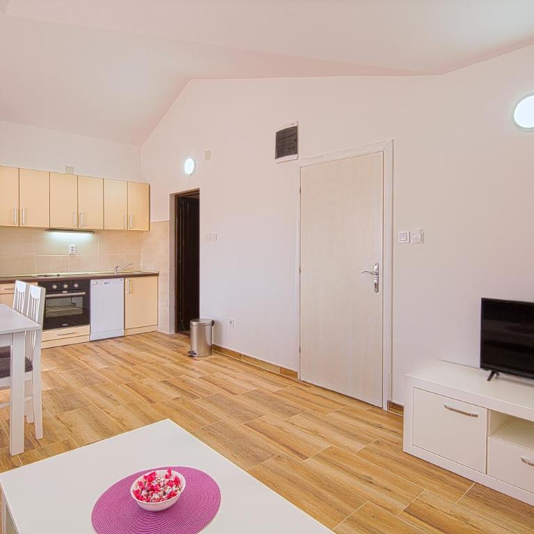 Beluga - One-Bedroom Apartment - 11