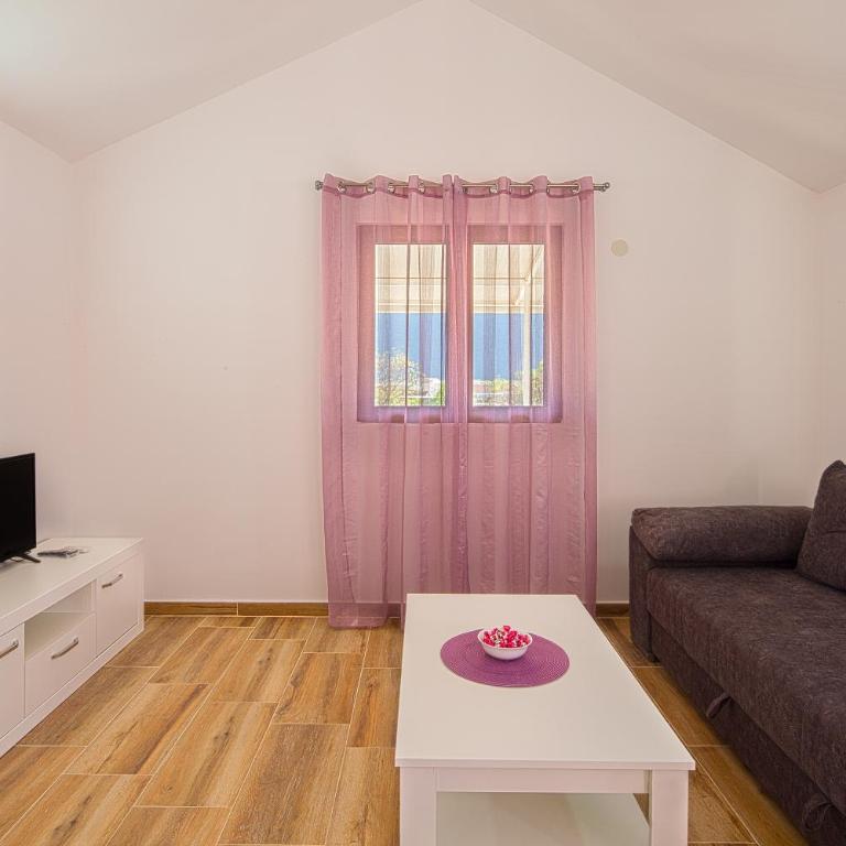 Beluga - One-Bedroom Apartment - 13