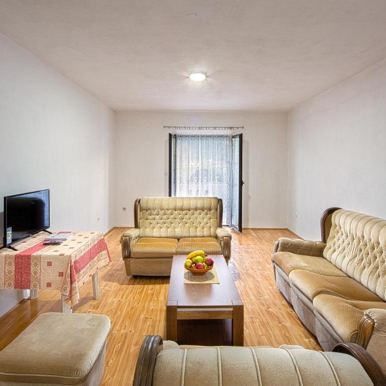 Beluga - Three-Bedroom Apartment - 17