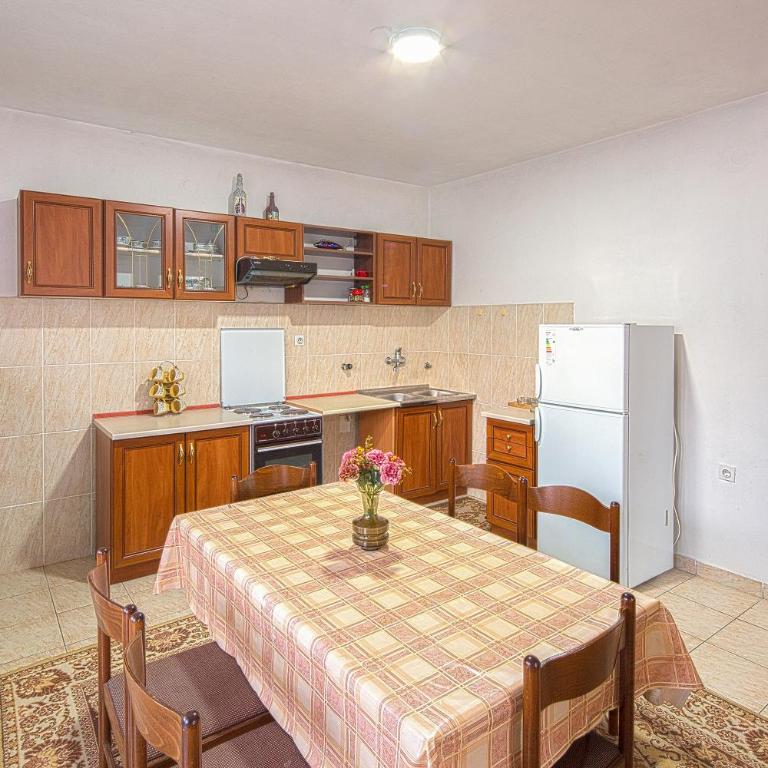 Beluga - Three-Bedroom Apartment - 18