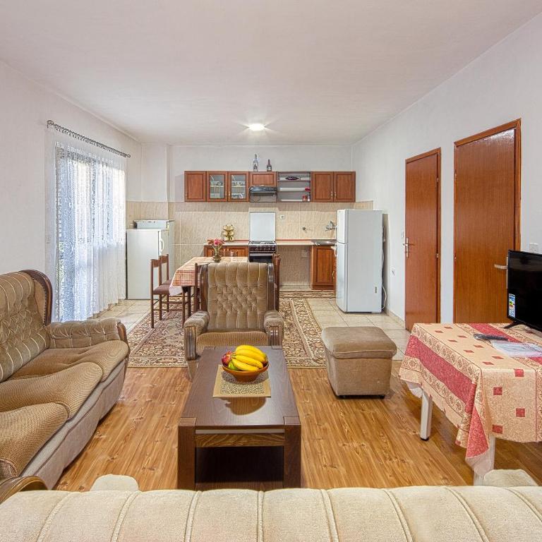Beluga - Three-Bedroom Apartment - 20