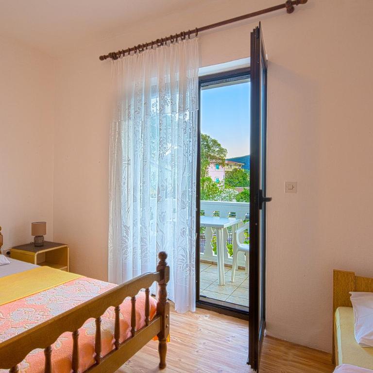 Beluga - Three-Bedroom Apartment - 6