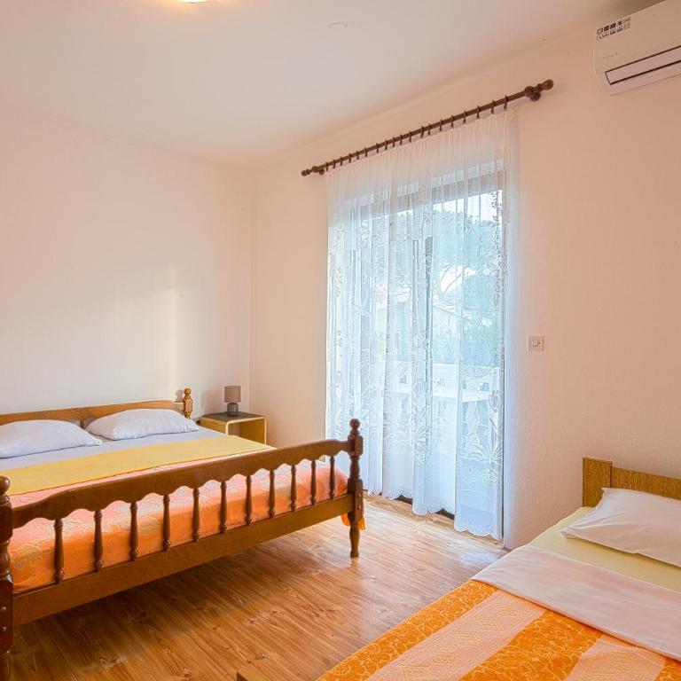 Beluga - Three-Bedroom Apartment - 8