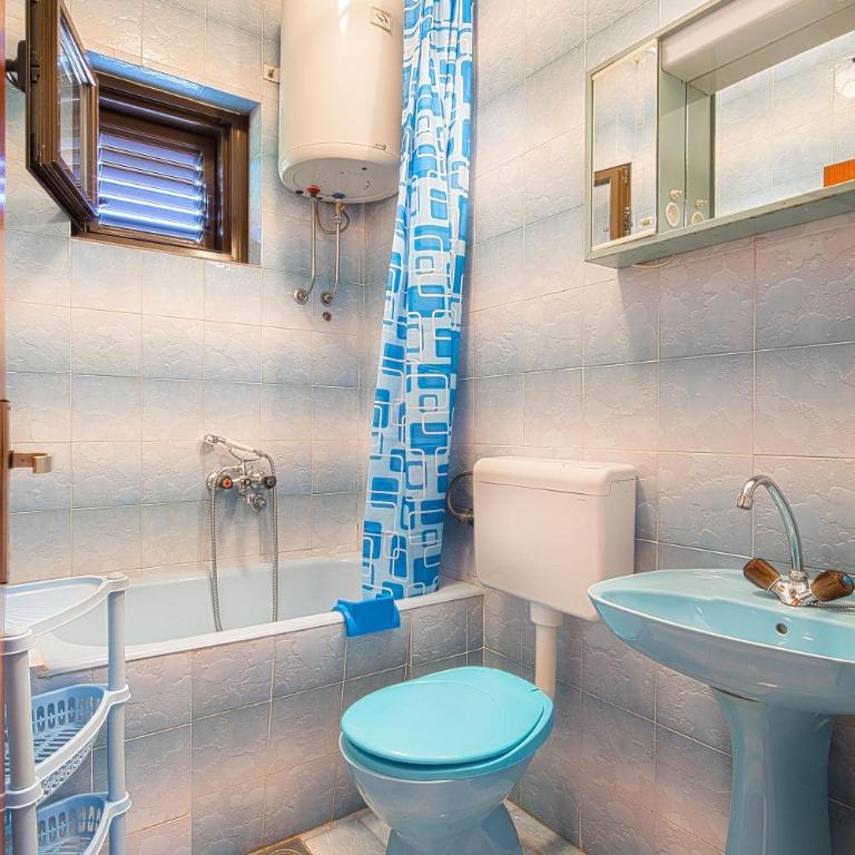 Beluga - Three-Bedroom Apartment - 13