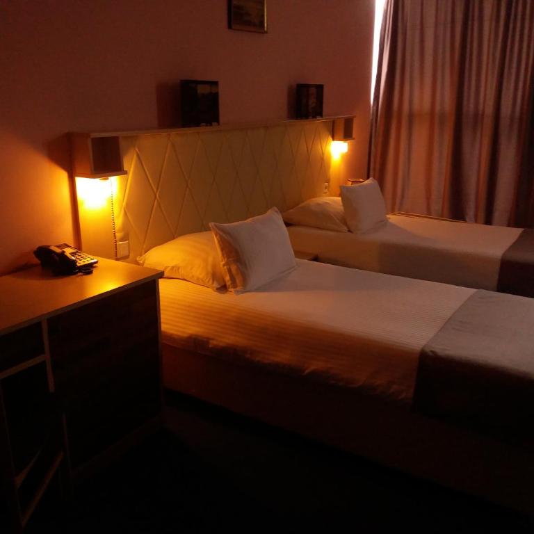Hotel & Restaurant Great Wall - Airport - Standardna Dvokrevetna Soba sa Zasebnim Krevetima i Pogledom na Planine - 7