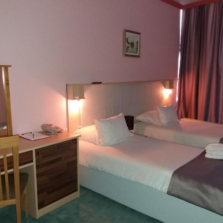Hotel & Restaurant Great Wall - Airport - Standardna Dvokrevetna Soba sa Zasebnim Krevetima i Pogledom na Planine - 5