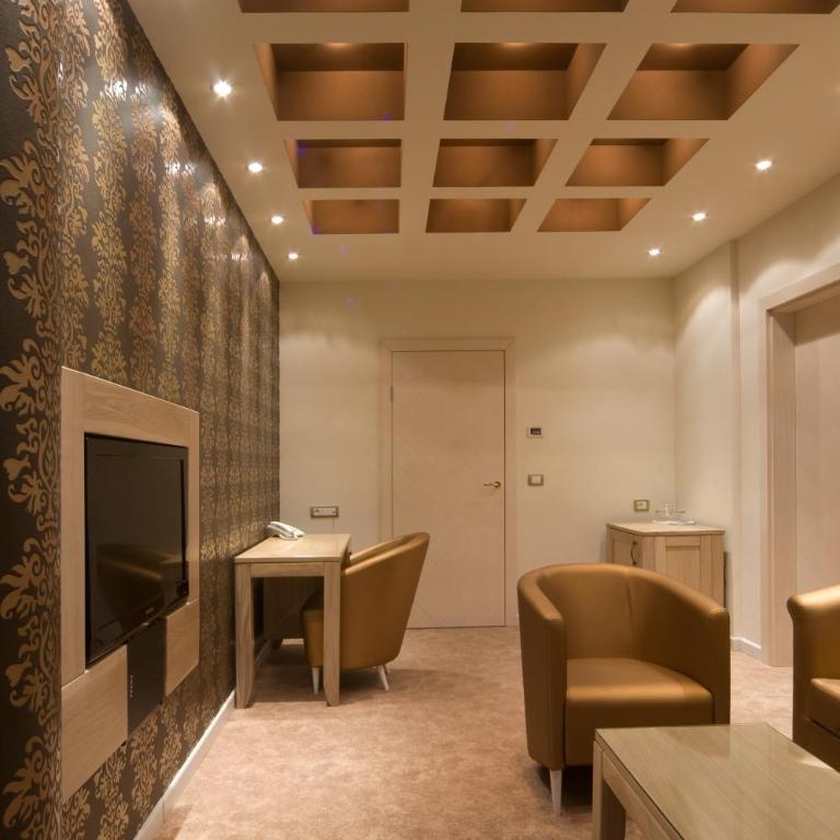 Hotel Ženeva Lux - Comfort One-Bedroom Suite - 4
