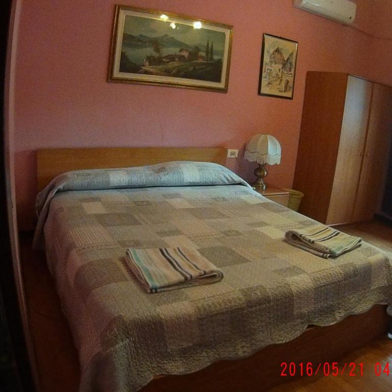 The Caponi Bros - Camera Matrimoniale con Bagno Privato - 1