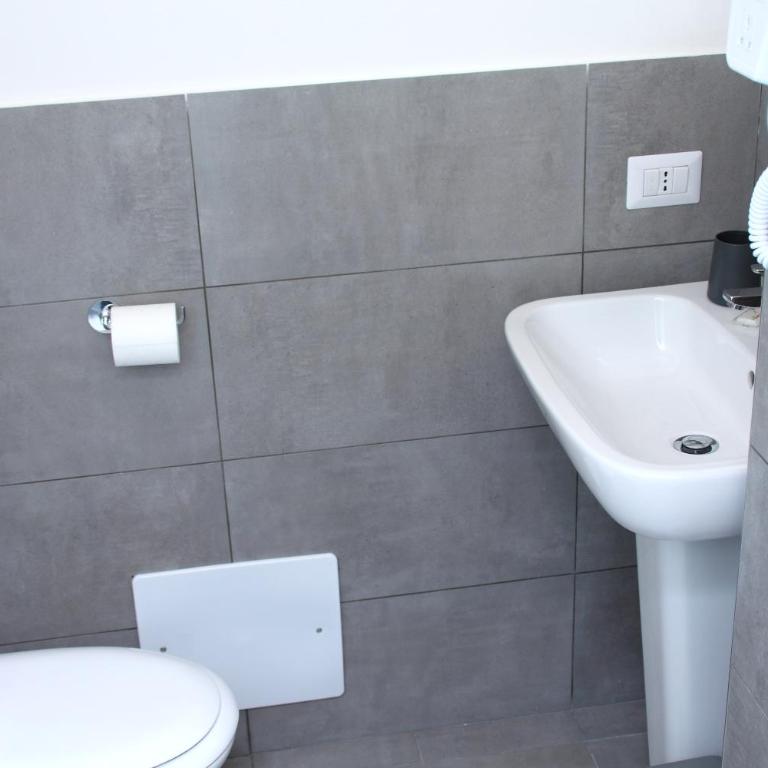 B&B Materdei 14 - Camera Matrimoniale con Bagno Privato - 3