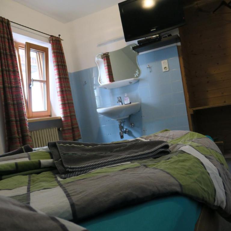 SnowBunnys BackPackers Hostel - Camera Matrimoniale con Bagno in Comune - 8