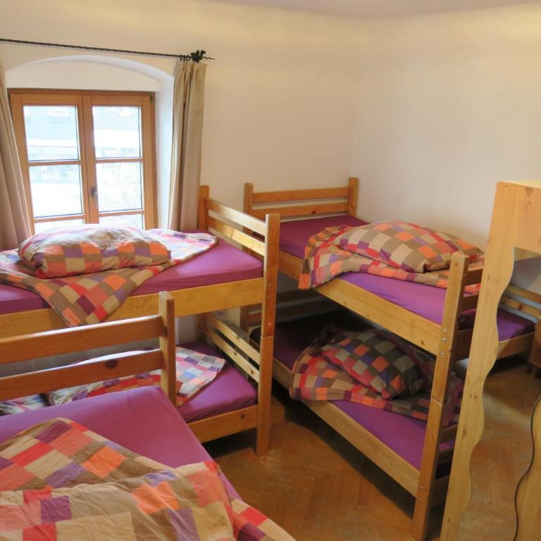 SnowBunnys BackPackers Hostel - Posto Letto in Dormitorio Misto con 6 Letti - 8