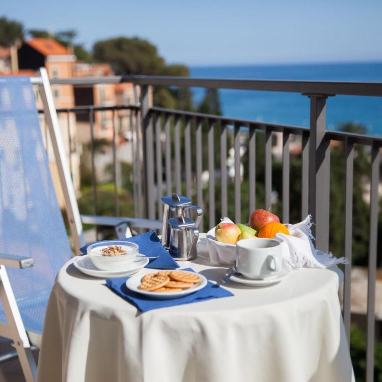 Hotel Europa - Camera Matrimoniale con Balcone e Vista Mare - 1