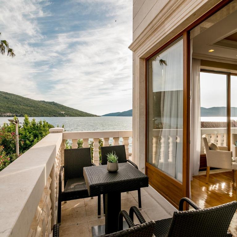 Hedera Residences - Kumbor - Deluxe One Bedroom Apartment with Balcony and Sea View - 11