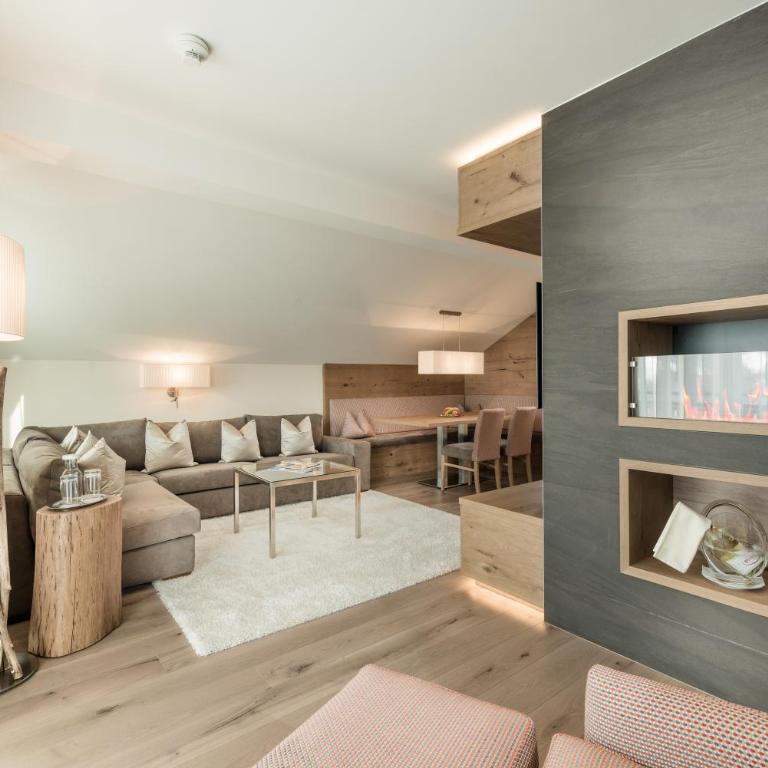 Hotel Bismarck - Penthouse Suite - 3