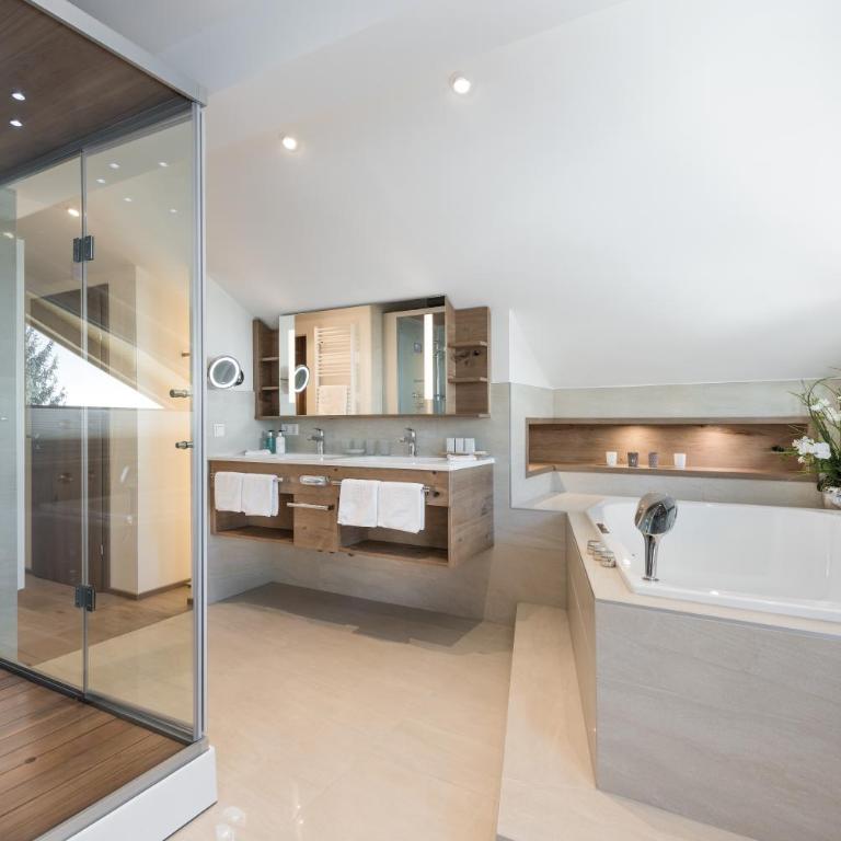 Hotel Bismarck - Penthouse Suite - 2