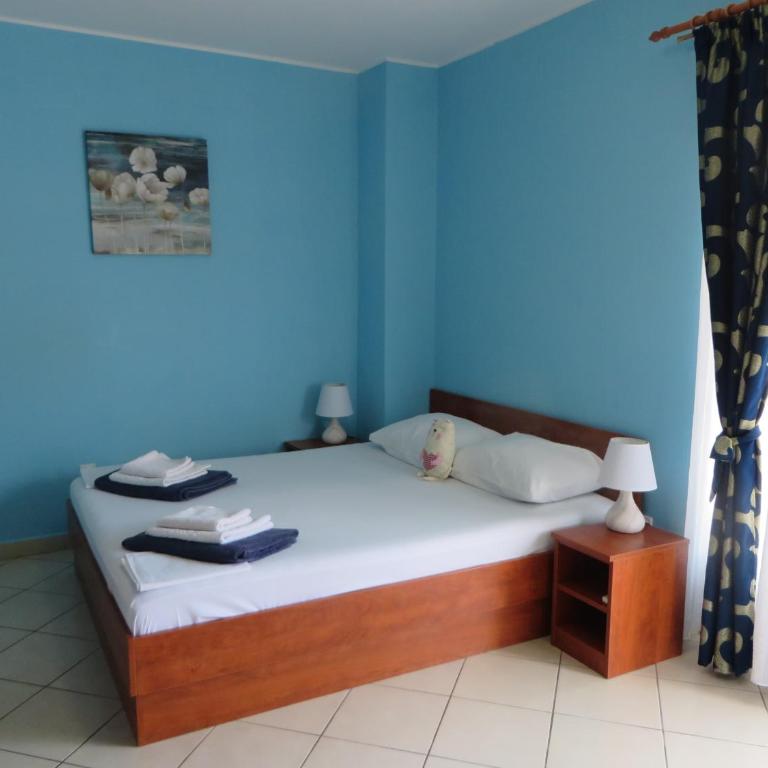 Guest House Villa Živanović - Double Room with Balcony - 5