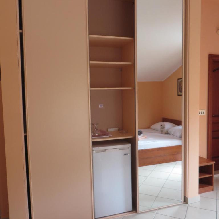 Guest House Villa Živanović - Family Room with Balcony - 7