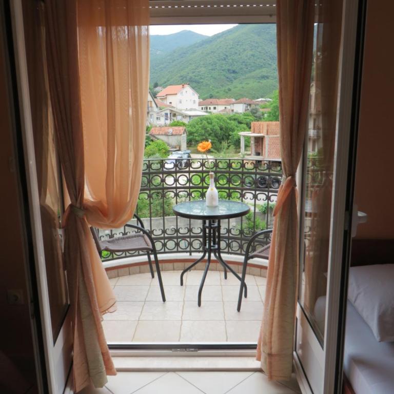 Guest House Villa Živanović - Family Room with Balcony - 6