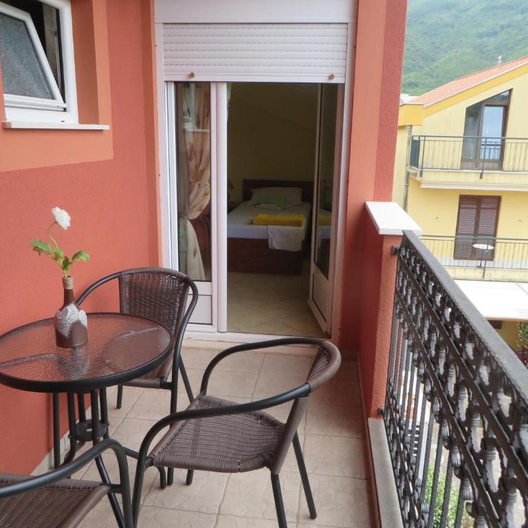 Guest House Villa Živanović - Triple Room with Balcony - 5