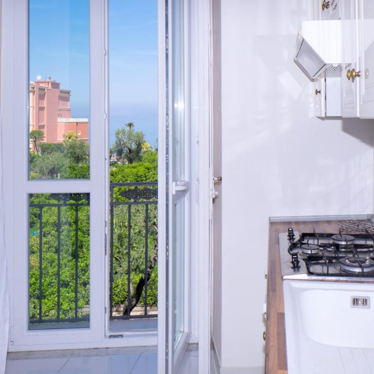 "White Mermaid" - SORRENTO DOWNTOWN SEA VIEW APARTMENT - Vacation Home - 4