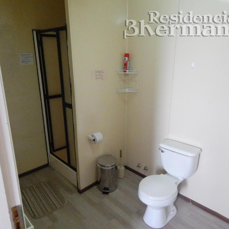 Residencial Tres Hermanos - Habitación Doble con baño privado - 2