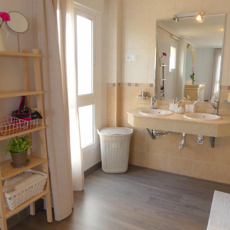 DUPLEX LA CARIHUELA 1ª LINEA DE PLAYA APARTAMENTO COSTA DEL SOL - Apartment - 27