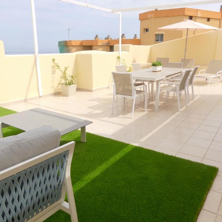 DUPLEX LA CARIHUELA 1ª LINEA DE PLAYA APARTAMENTO COSTA DEL SOL - Apartment - 10