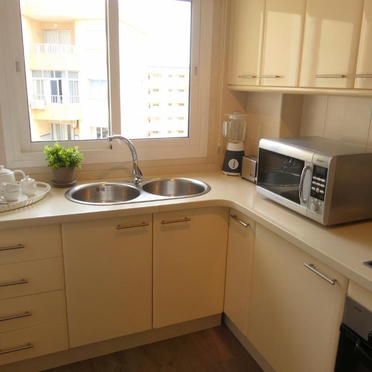 DUPLEX LA CARIHUELA 1ª LINEA DE PLAYA APARTAMENTO COSTA DEL SOL - Apartment - 34