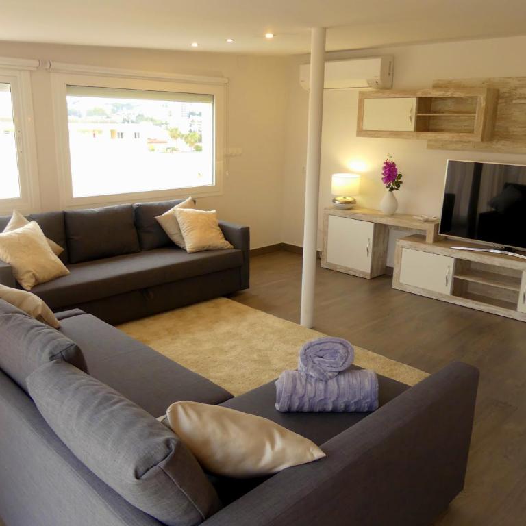 DUPLEX LA CARIHUELA 1ª LINEA DE PLAYA APARTAMENTO COSTA DEL SOL - Apartment - 2