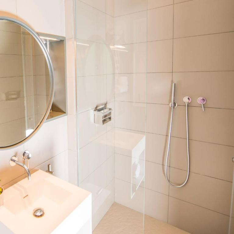 Mosaic by Ona - Junior Suite with Balcony - 11