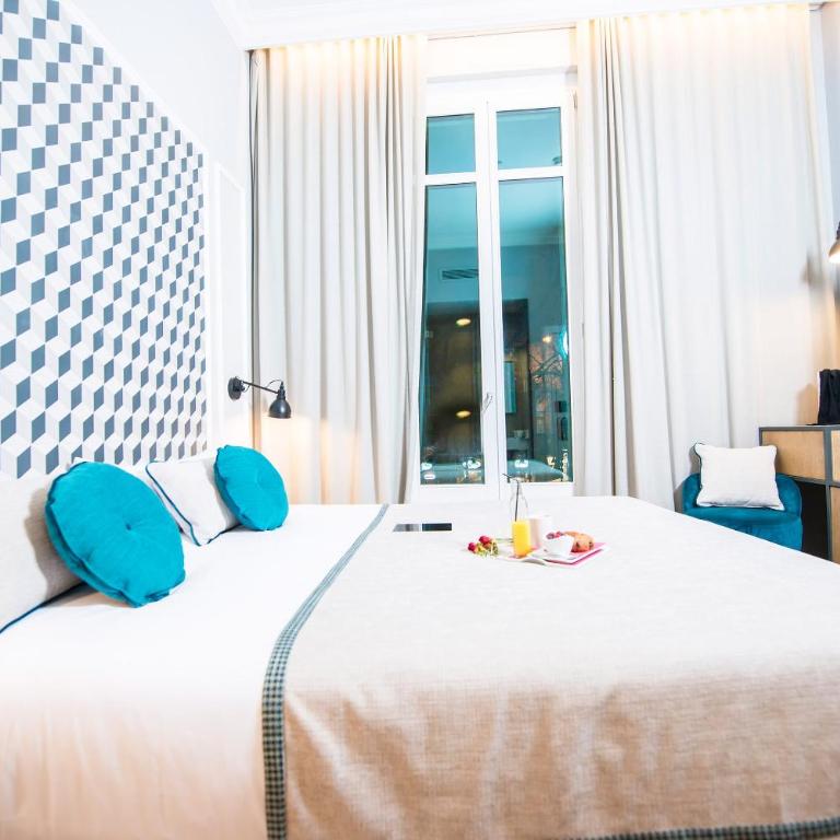 Mosaic by Ona - Double Room with Balcony - 4