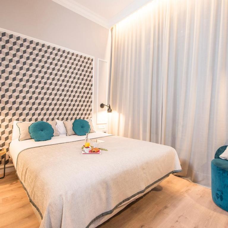 Mosaic by Ona - Double Room with Balcony - 8