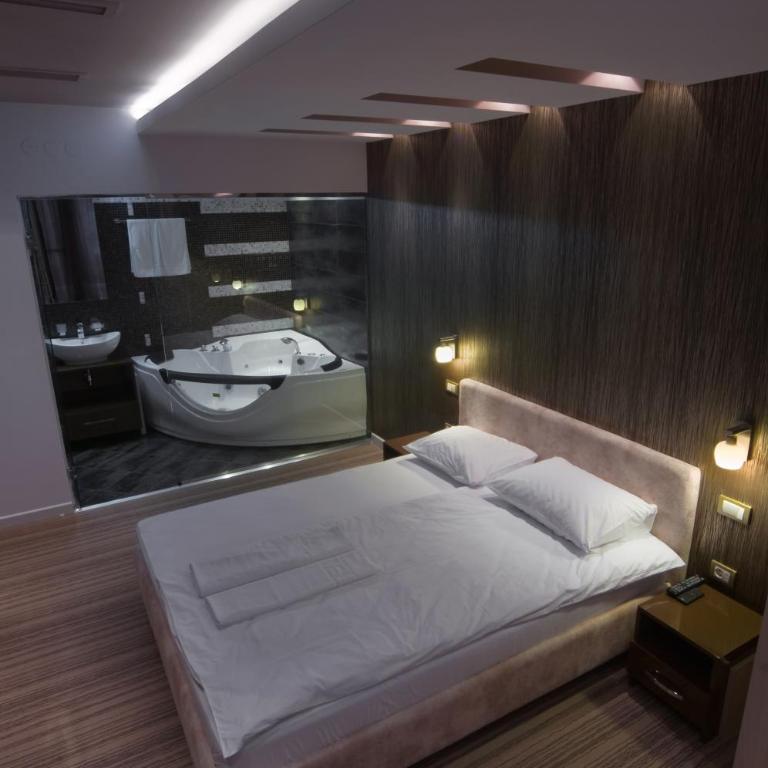 Hotel Ženeva Lux - Comfort One-Bedroom Suite - 1